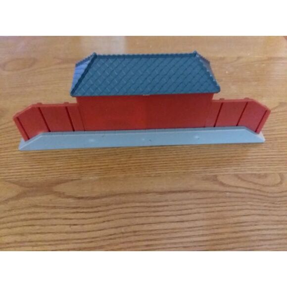 TOMY Thomas & Friends Trackmaster LOWER TIDMOUTH Train Station 2009 - Picture 13 of 14